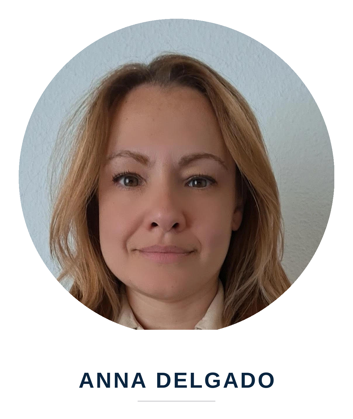 Retrato de Anna Delgado, fundadora de FrontLine